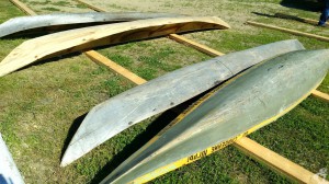 Главный водный транспорт на два ближайших дня. Для участия в Международных соревнованиях на кубок губернатора Югры по гребле на обласах приехали порядка 200 спортсменов, в том числе и представители зарубежных стран.