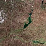 Цимлянское водохранилище на Дону. Верхний правый угол - Волго-Донской канал и Волгогорад