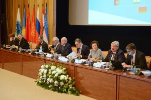 На сегодняшний день членами ШОС являются Россия, Китай, Казахстан, Киргизия, Таджикистан и Узбекистан