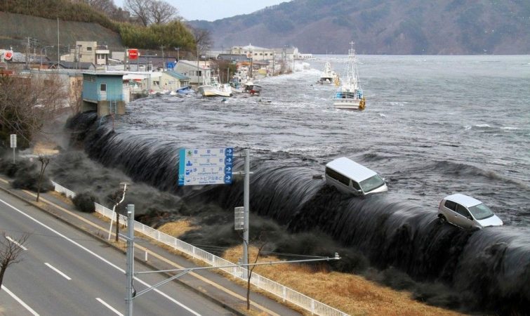 шторм, цунами, катастрофа